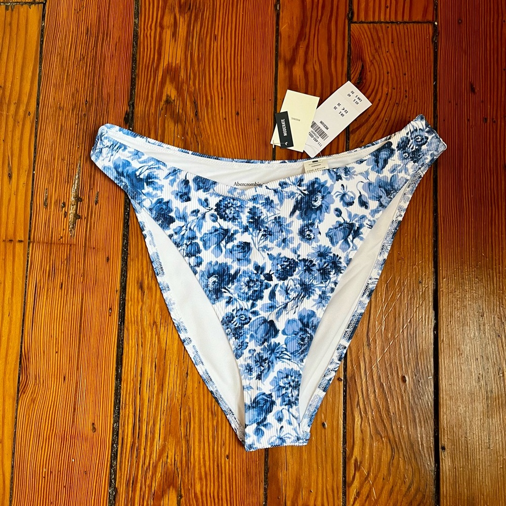 NWT Abercrombie & Fitch Blue Floral Bikini Bottoms - Size: M